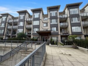 2-parking-spots-pet-friendly-20261009-gallery-1