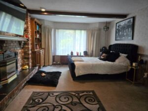 large-family-home-on-large-lot-20261008-gallery-4