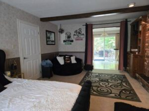 large-family-home-on-large-lot-20261008-gallery-5