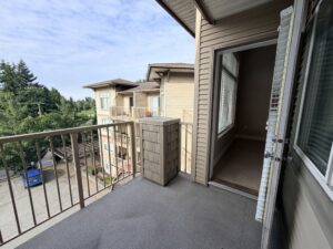 top-floor-2-parking-spots-and-pet-frie-20260716-gallery-7