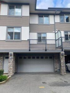 townhome-ample-parking-pet-friendly-20261005-gallery-1