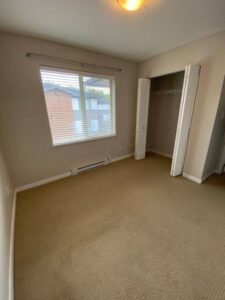 townhome-ample-parking-pet-friendly-20261005-gallery-12