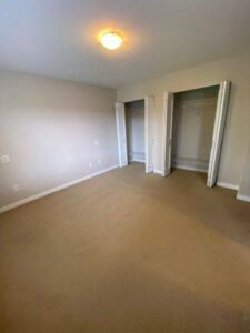 townhome-ample-parking-pet-friendly-20261005-gallery-15