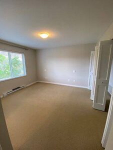 townhome-ample-parking-pet-friendly-20261005-gallery-16