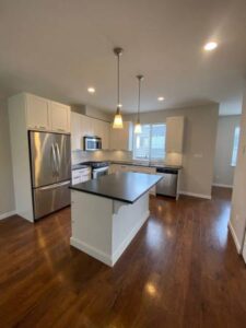 townhome-ample-parking-pet-friendly-20261005-gallery-3