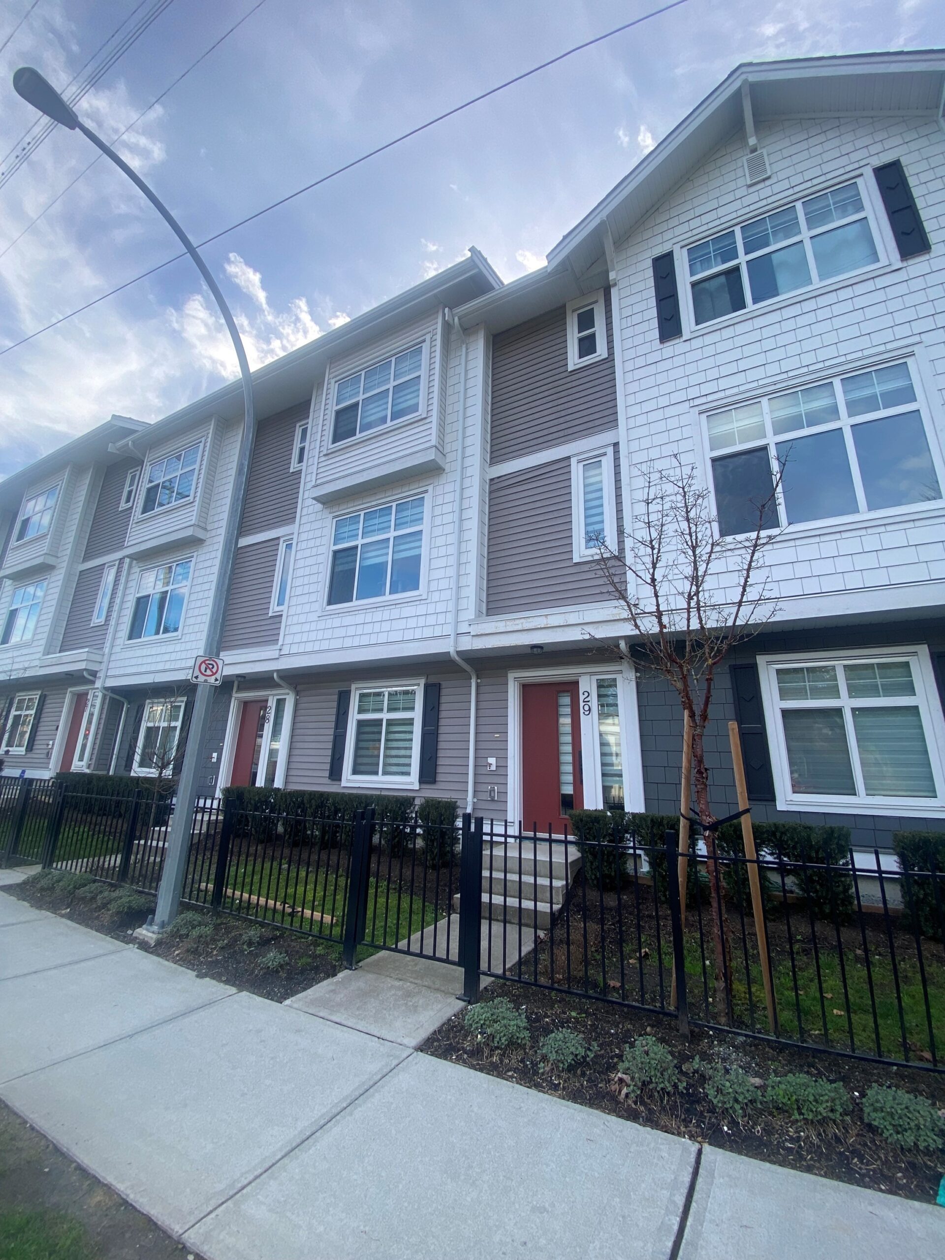 Beautiful Townhouse – Great Location!